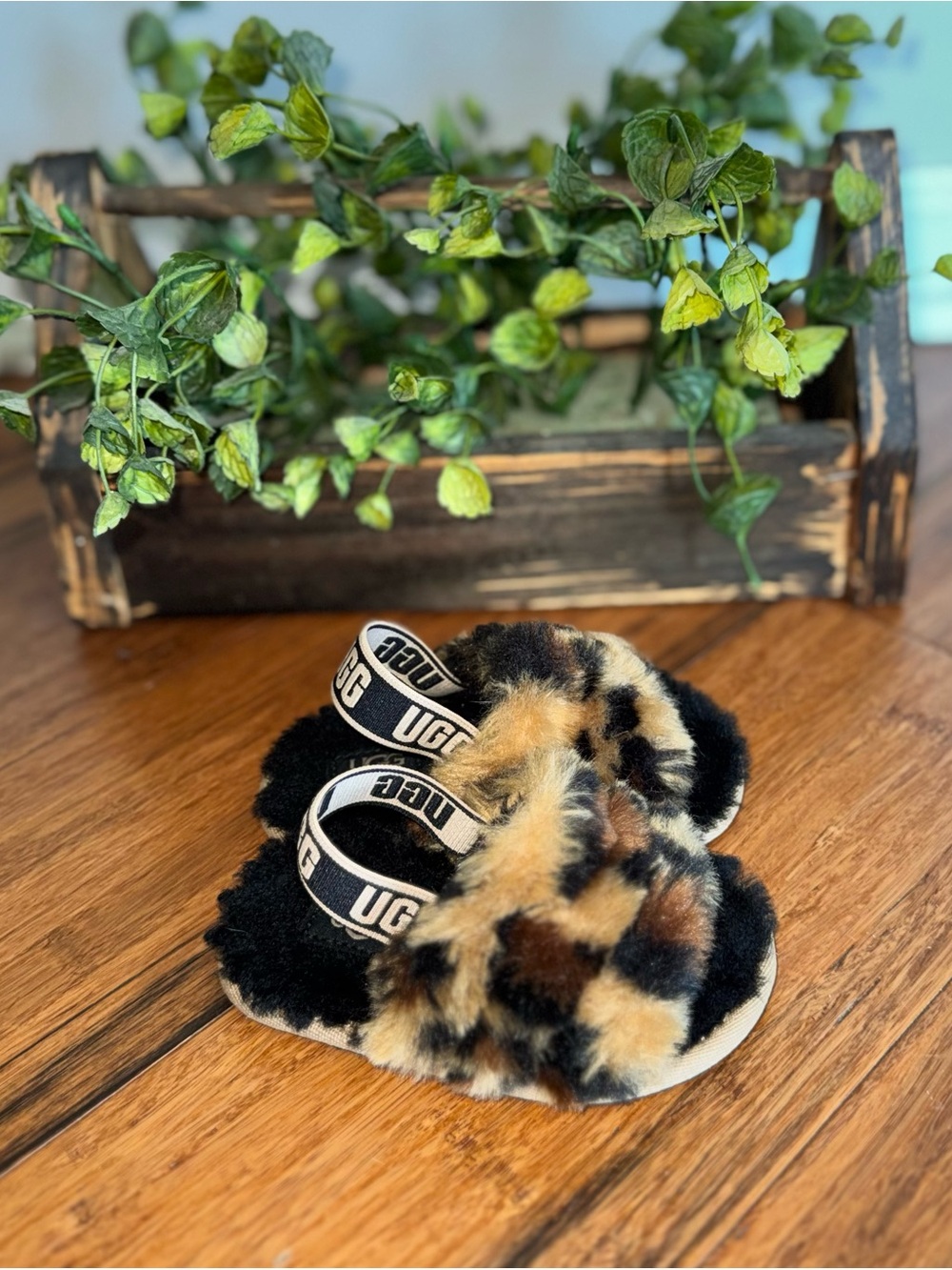 UGG Baby/Infant Leopard-Print Fluff Yeah Slide Spotty Slippers